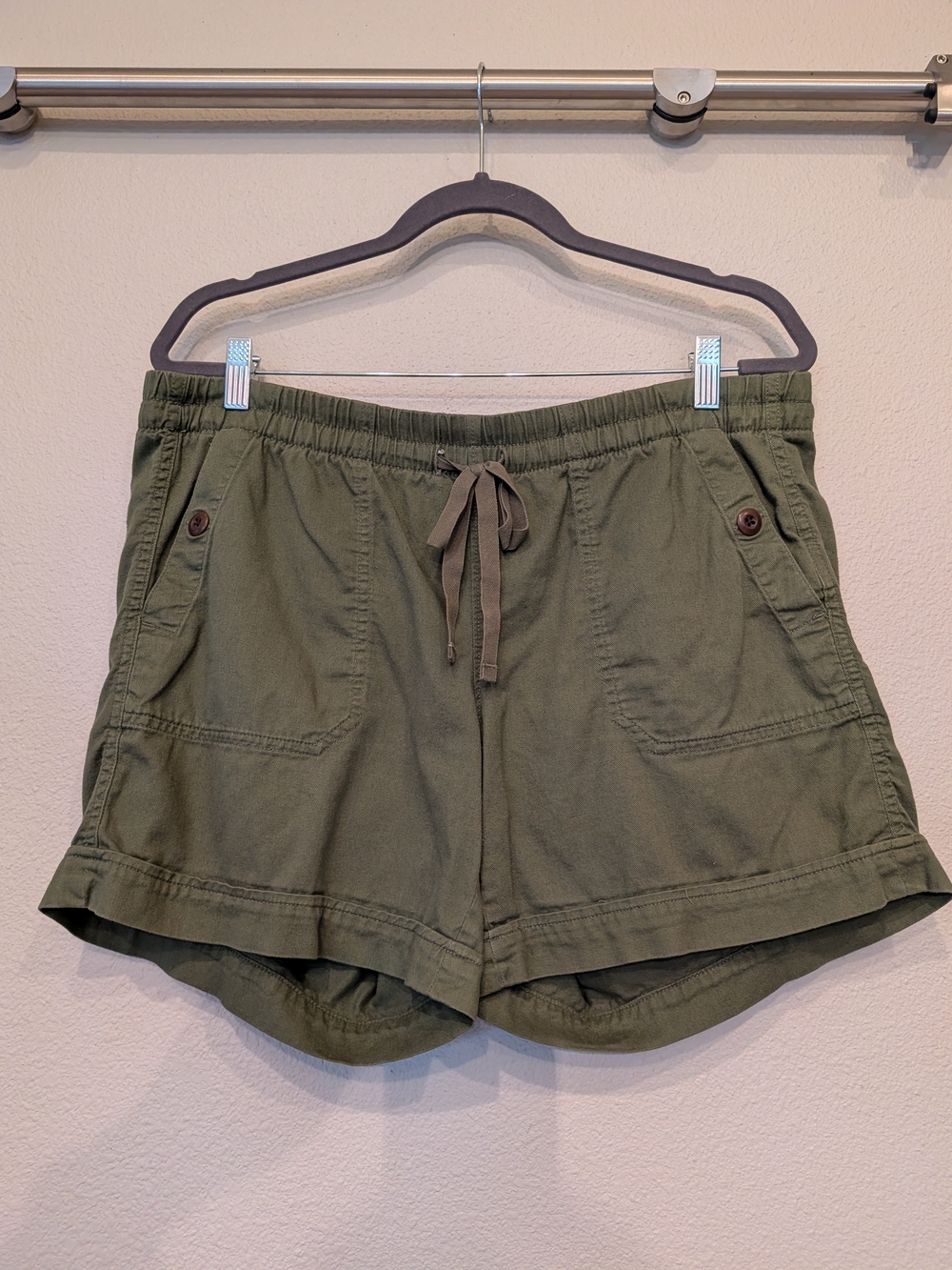 The North Face 100% Organic Cotton Utility Pull On Shorts Olive Green - Size L